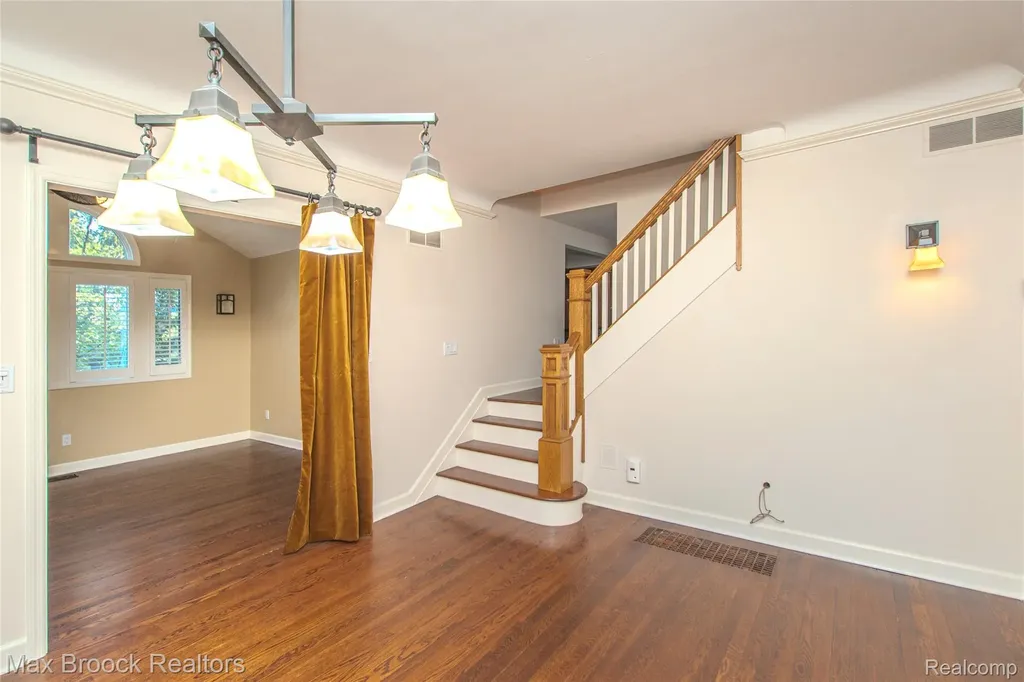 611 W 4th Street Royal Oak City MI 48067
