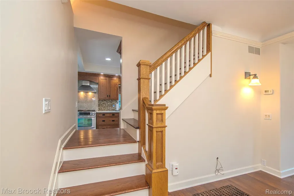 611 W 4th Street Royal Oak City MI 48067