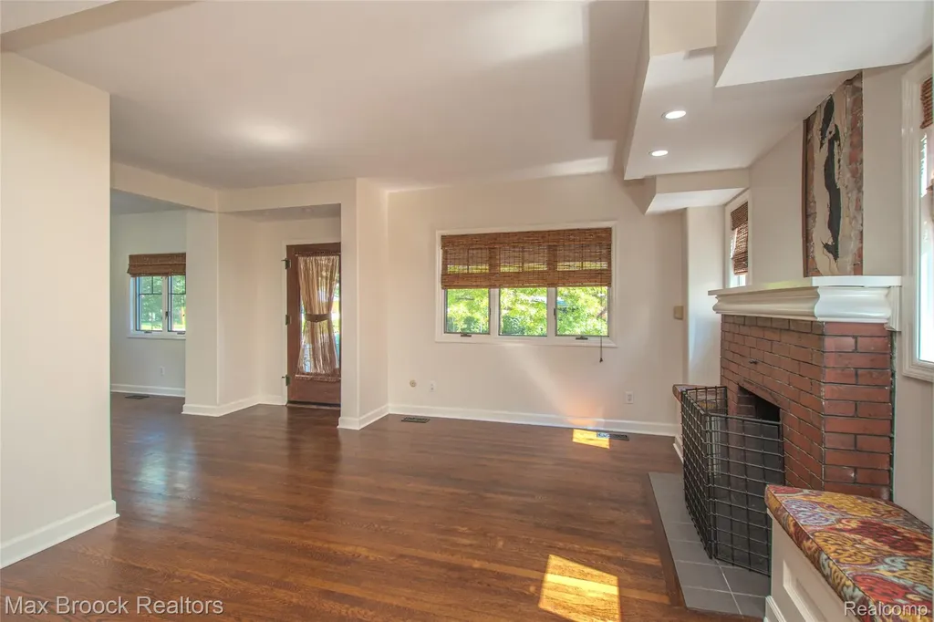 611 W 4th Street Royal Oak City MI 48067