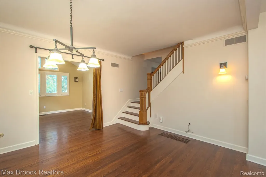 611 W 4th Street Royal Oak City MI 48067