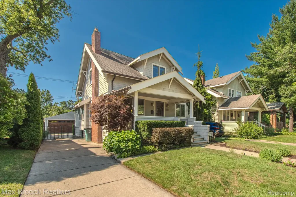 611 W 4th Street Royal Oak City MI 48067