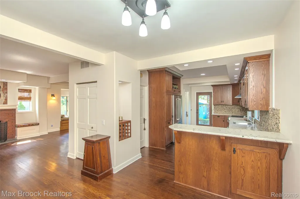 611 W 4th Street Royal Oak City MI 48067