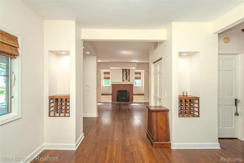611 W 4th Street Royal Oak City MI 48067