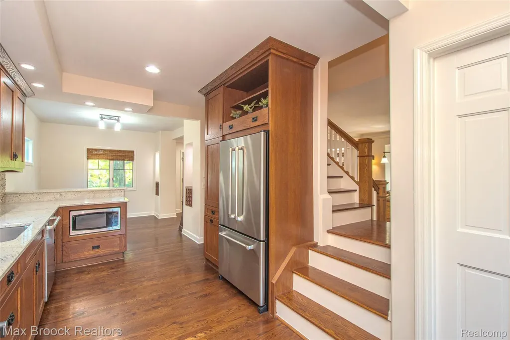 611 W 4th Street Royal Oak City MI 48067