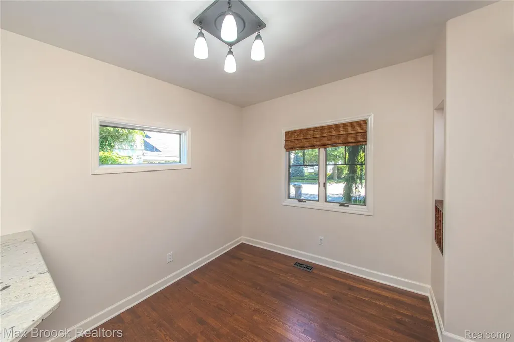 611 W 4th Street Royal Oak City MI 48067