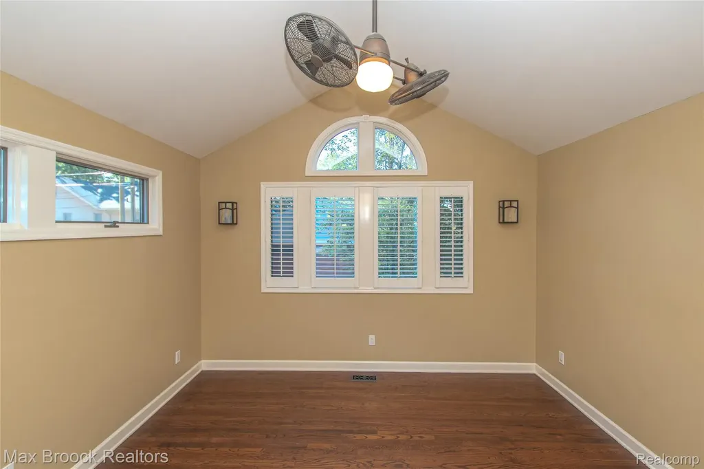 611 W 4th Street Royal Oak City MI 48067