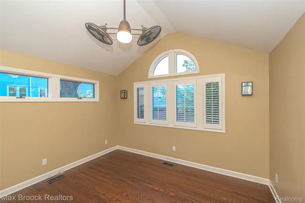 611 W 4th Street Royal Oak City MI 48067