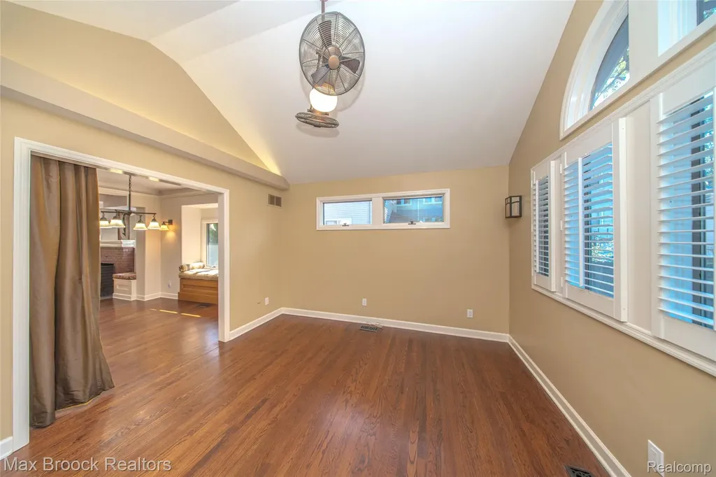 611 W 4th Street Royal Oak City MI 48067
