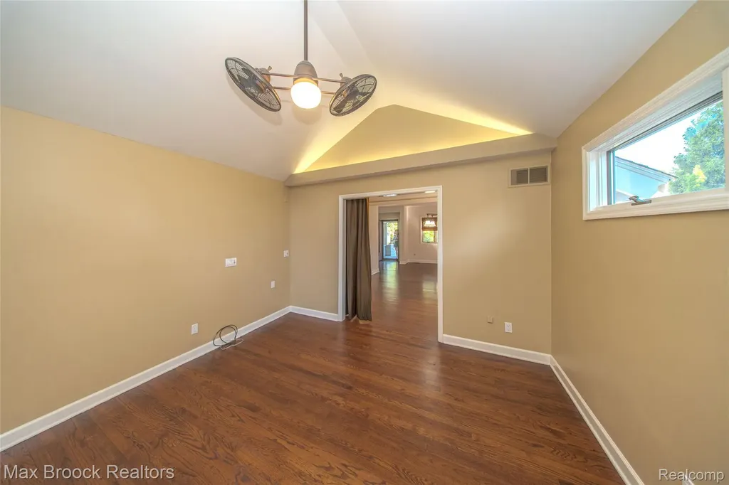 611 W 4th Street Royal Oak City MI 48067