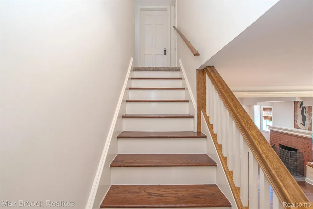 611 W 4th Street Royal Oak City MI 48067