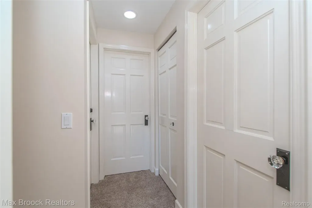 611 W 4th Street Royal Oak City MI 48067