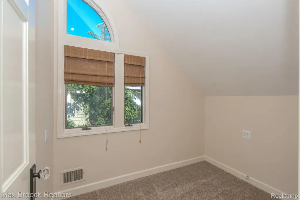611 W 4th Street Royal Oak City MI 48067