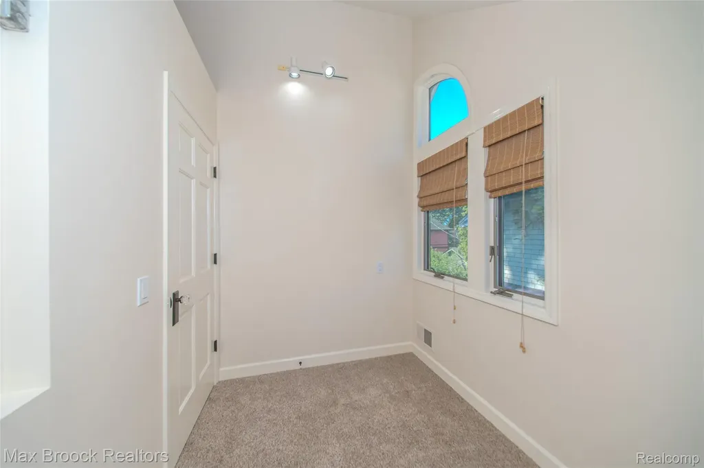 611 W 4th Street Royal Oak City MI 48067