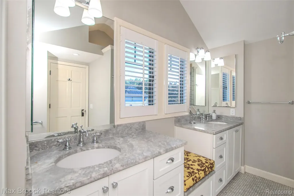 611 W 4th Street Royal Oak City MI 48067