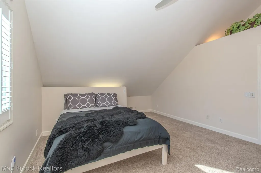 611 W 4th Street Royal Oak City MI 48067