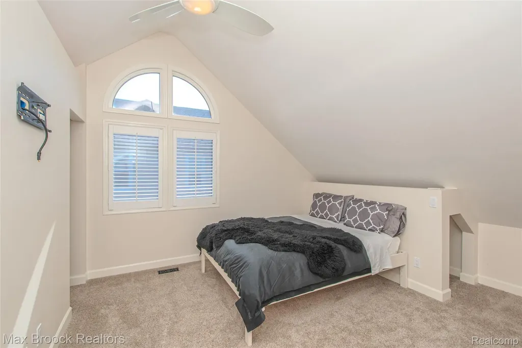 611 W 4th Street Royal Oak City MI 48067
