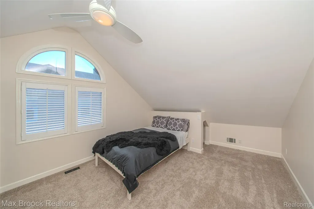 611 W 4th Street Royal Oak City MI 48067
