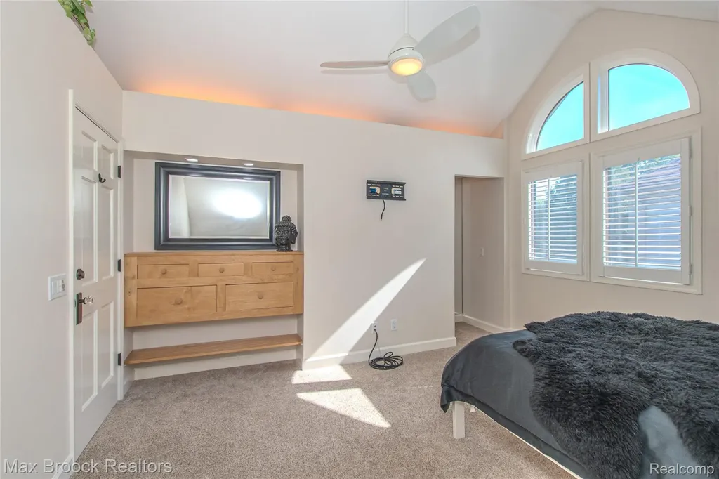 611 W 4th Street Royal Oak City MI 48067