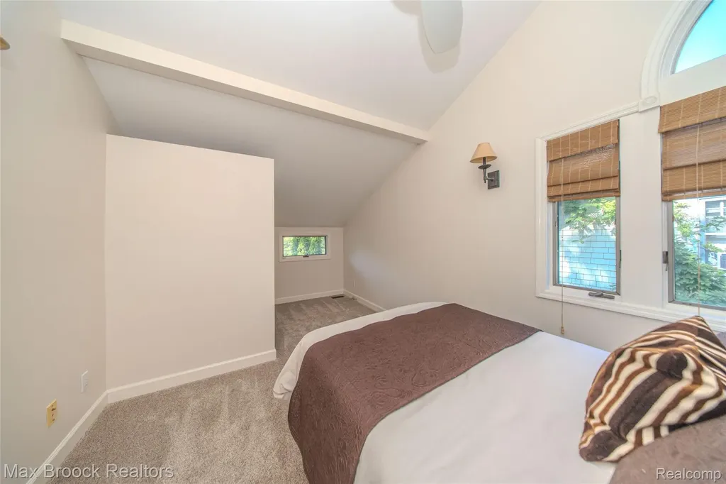 611 W 4th Street Royal Oak City MI 48067