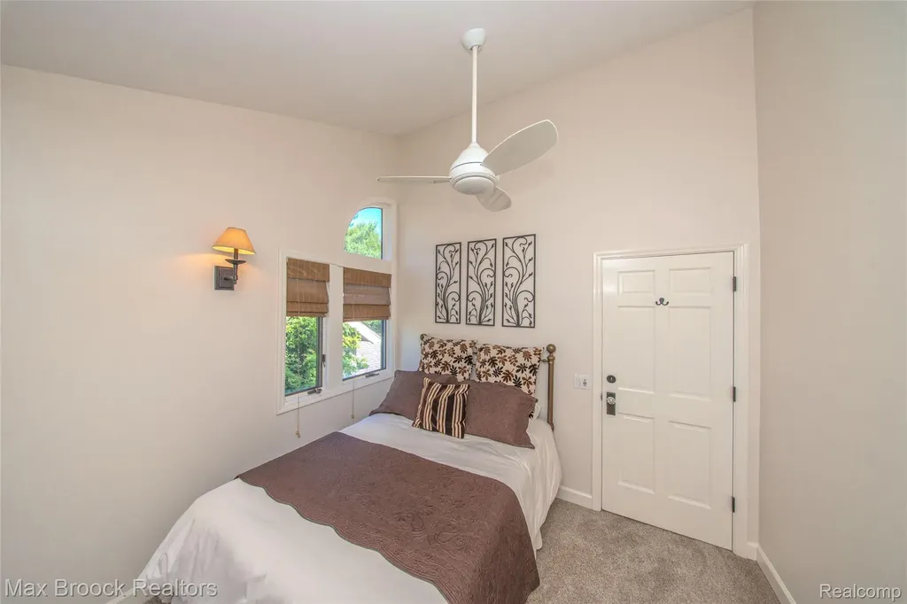 611 W 4th Street Royal Oak City MI 48067