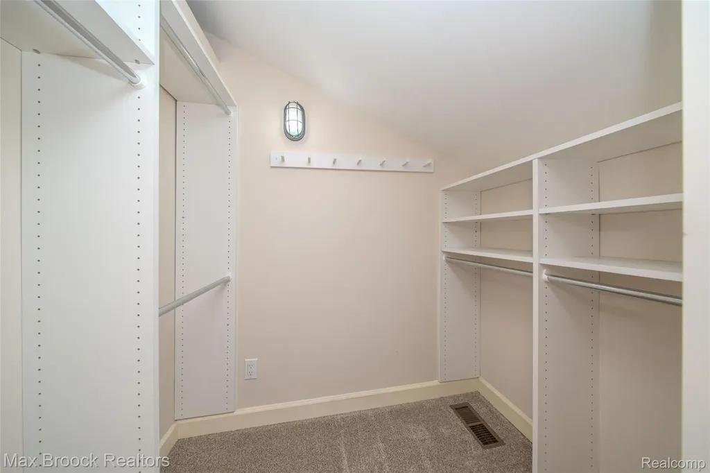 611 W 4th Street Royal Oak City MI 48067