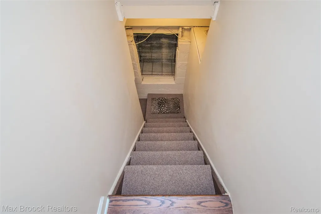 611 W 4th Street Royal Oak City MI 48067
