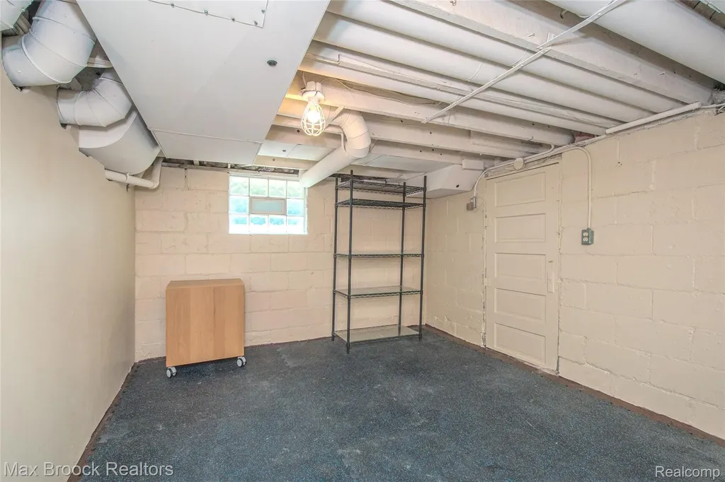 611 W 4th Street Royal Oak City MI 48067
