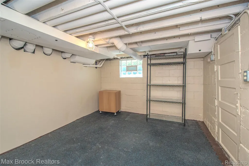 611 W 4th Street Royal Oak City MI 48067