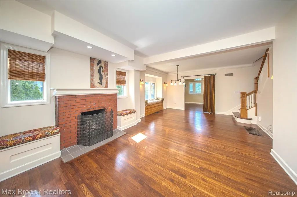 611 W 4th Street Royal Oak City MI 48067