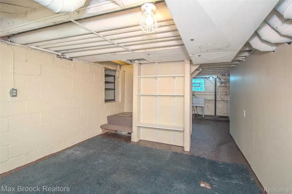 611 W 4th Street Royal Oak City MI 48067