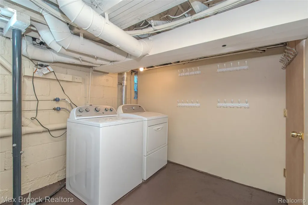 611 W 4th Street Royal Oak City MI 48067