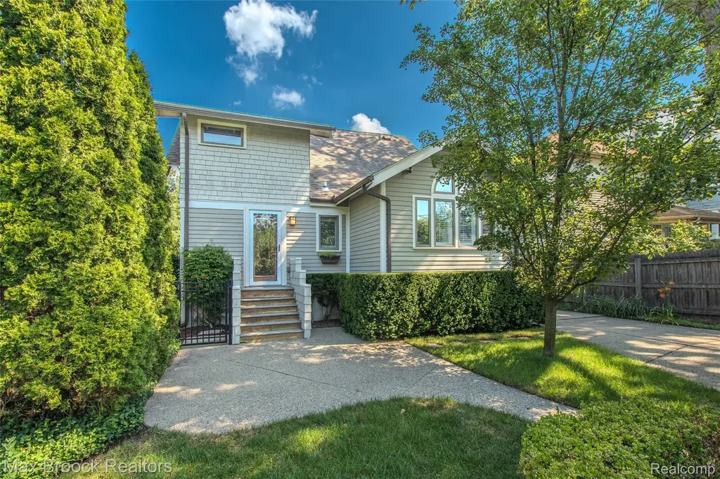 611 W 4th Street Royal Oak City MI 48067