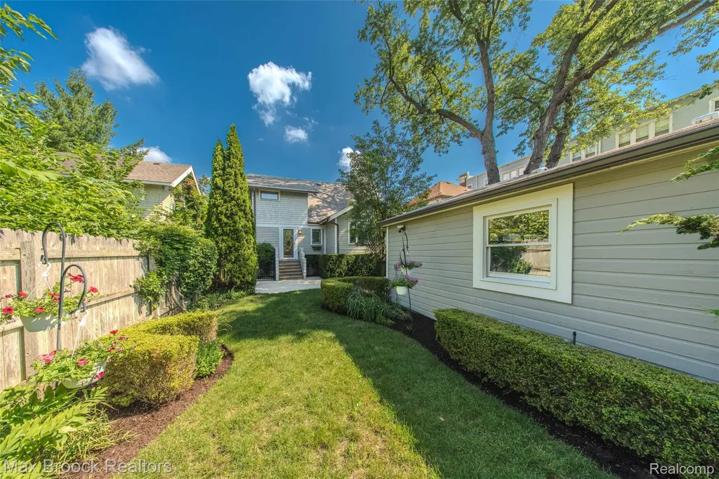 611 W 4th Street Royal Oak City MI 48067