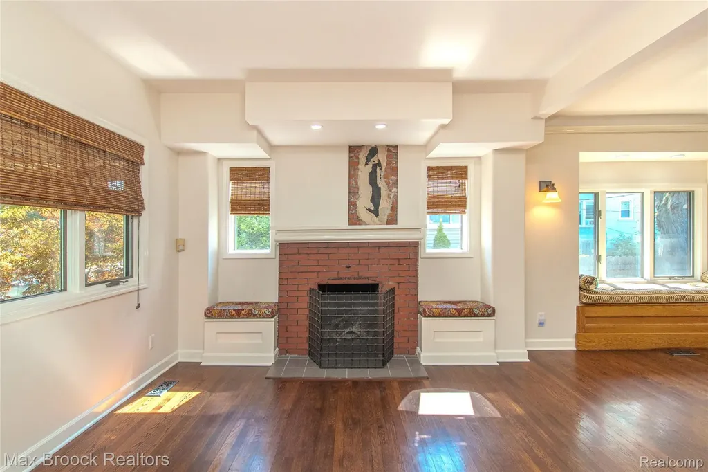 611 W 4th Street Royal Oak City MI 48067