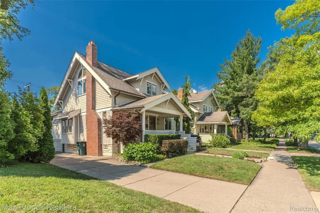 611 W 4th Street Royal Oak City MI 48067