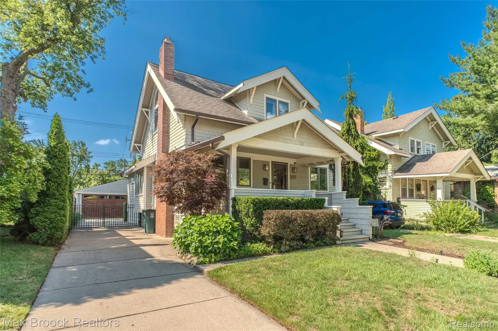 611 W 4th Street Royal Oak City MI 48067