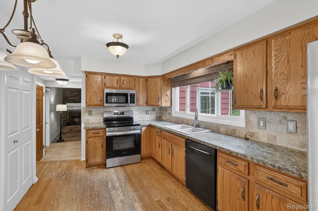 2356 Pineview Court Flint Charter Township MI 48433