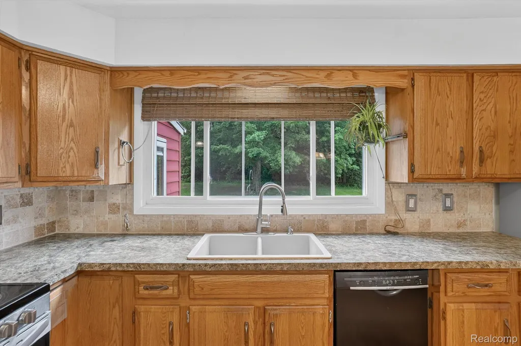 2356 Pineview Court Flint Charter Township MI 48433