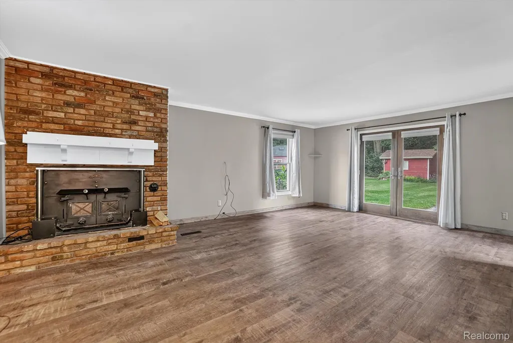 2356 Pineview Court Flint Charter Township MI 48433