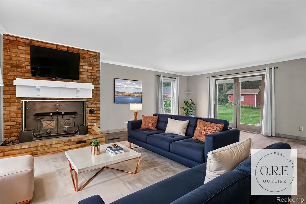 2356 Pineview Court Flint Charter Township MI 48433