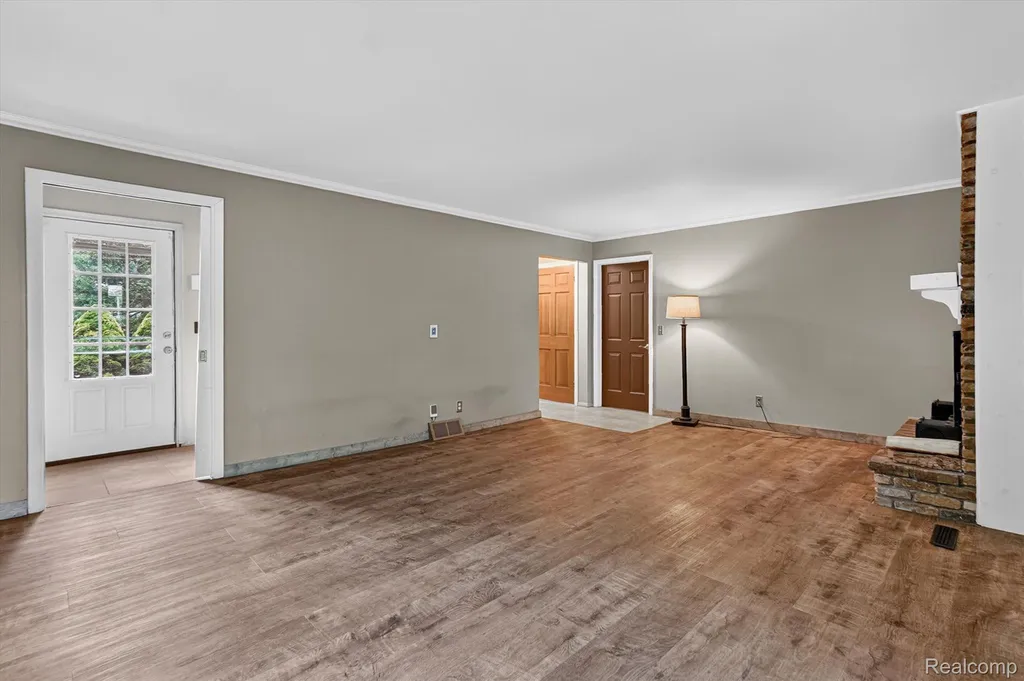2356 Pineview Court Flint Charter Township MI 48433