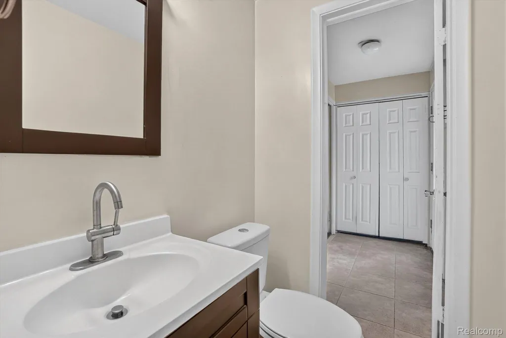 2356 Pineview Court Flint Charter Township MI 48433