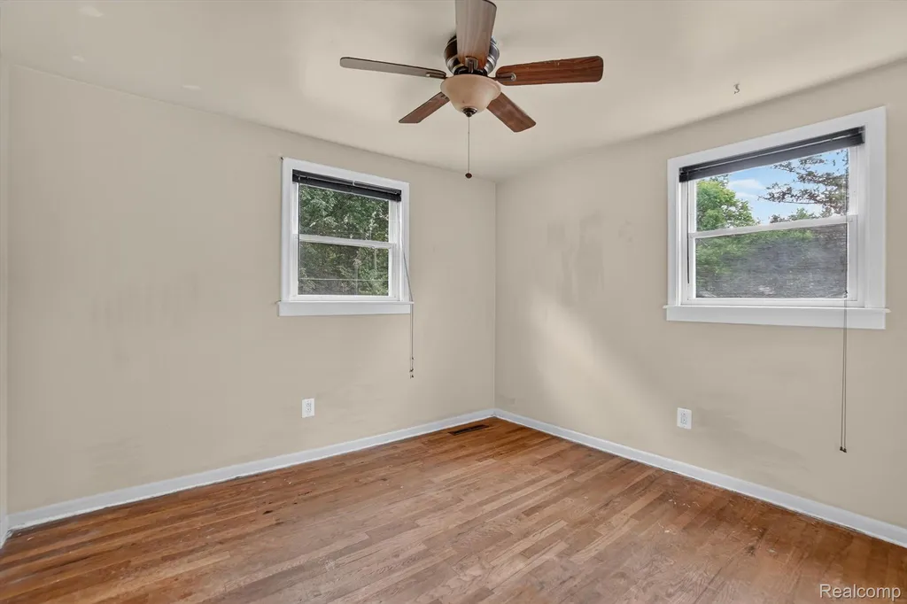 2356 Pineview Court Flint Charter Township MI 48433