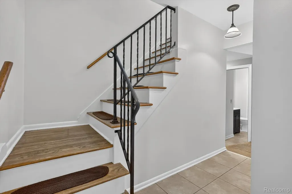 2356 Pineview Court Flint Charter Township MI 48433