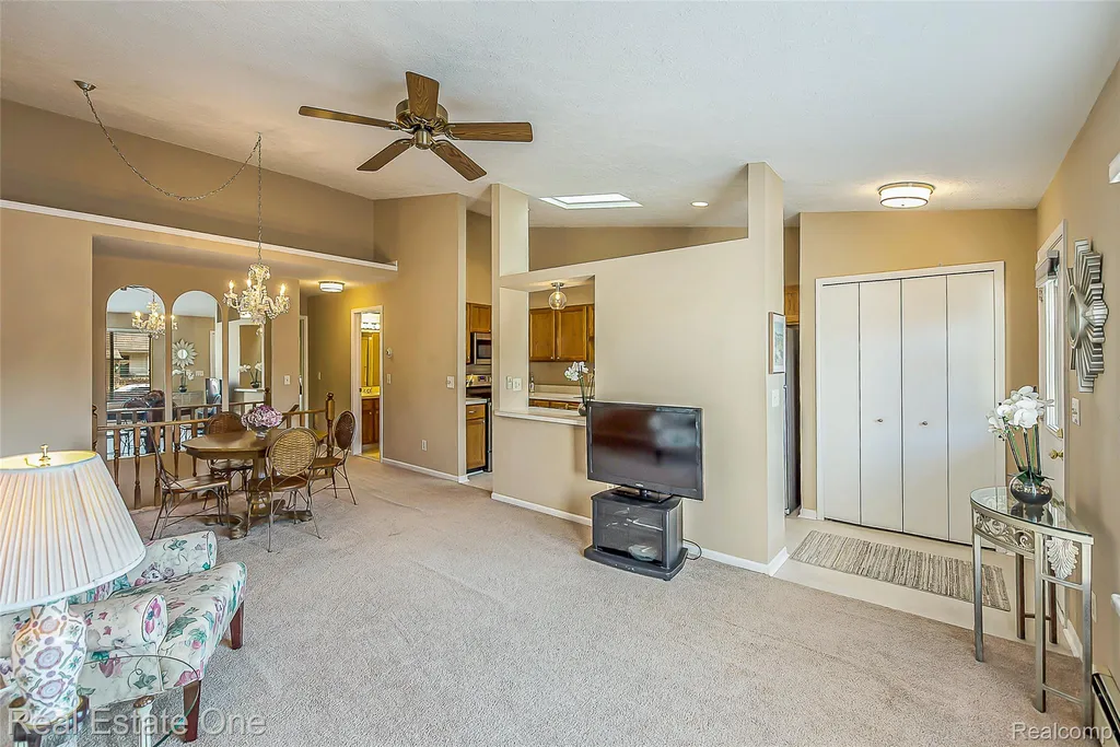 62177 Ticonderoga South Lyon City MI 48178