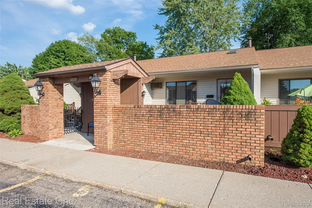 62177 Ticonderoga South Lyon City MI 48178