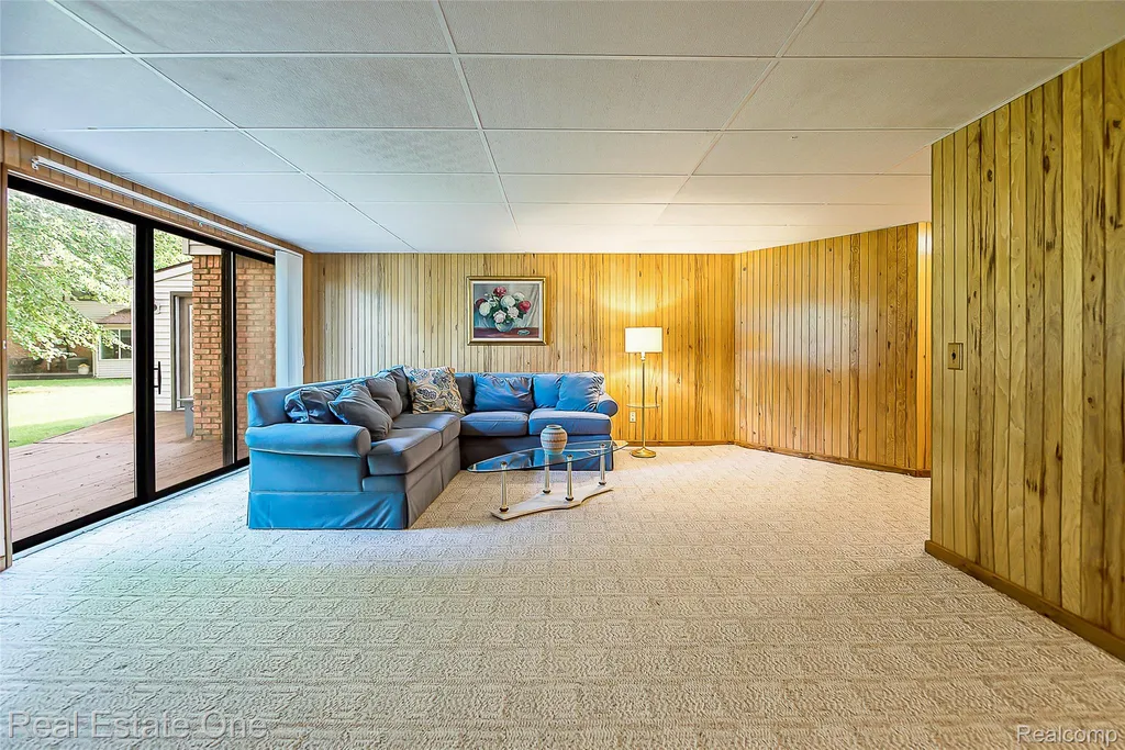 62177 Ticonderoga South Lyon City MI 48178