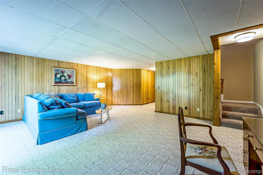 62177 Ticonderoga South Lyon City MI 48178