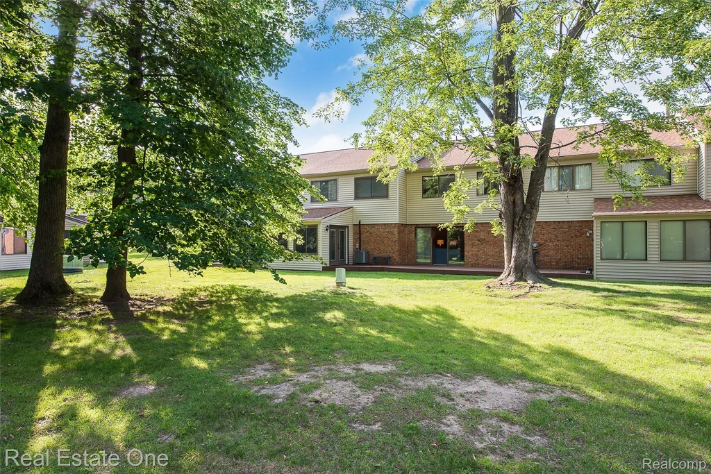 62177 Ticonderoga South Lyon City MI 48178