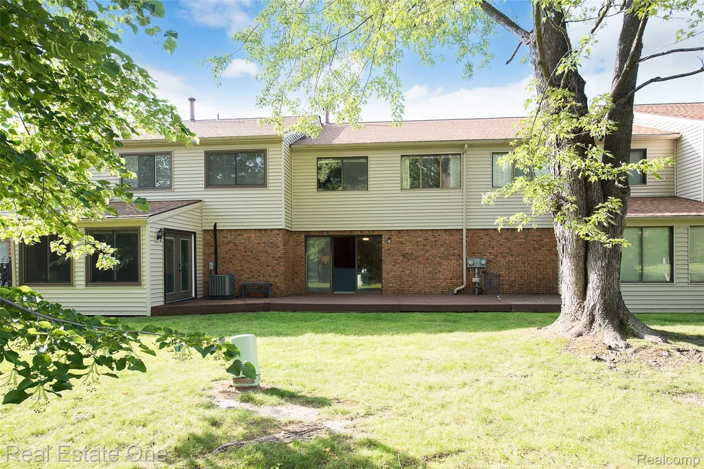 62177 Ticonderoga South Lyon City MI 48178